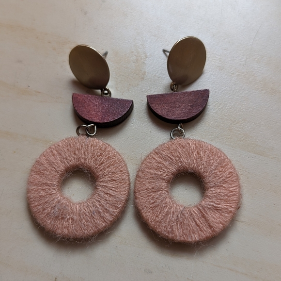 *FREE* with Purchase American Eagle Pink Earrings - Picture 1 of 3